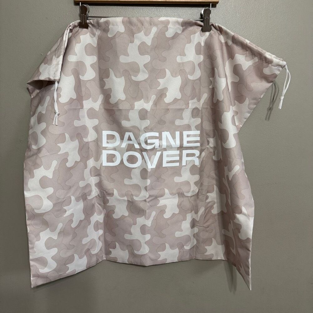 Dagne Dover XL camo dust bag with cinch closure